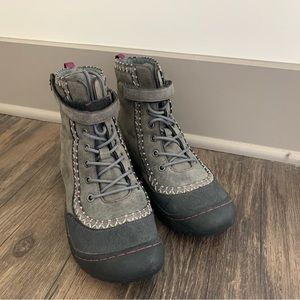 J14 (Jeep Brand) snow boots size 7M